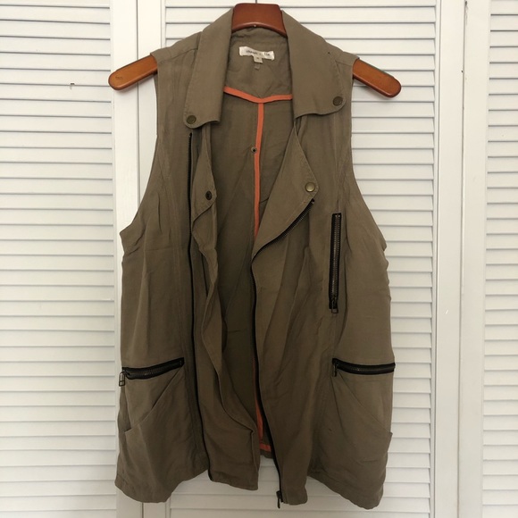 Vest - Picture 6 of 7